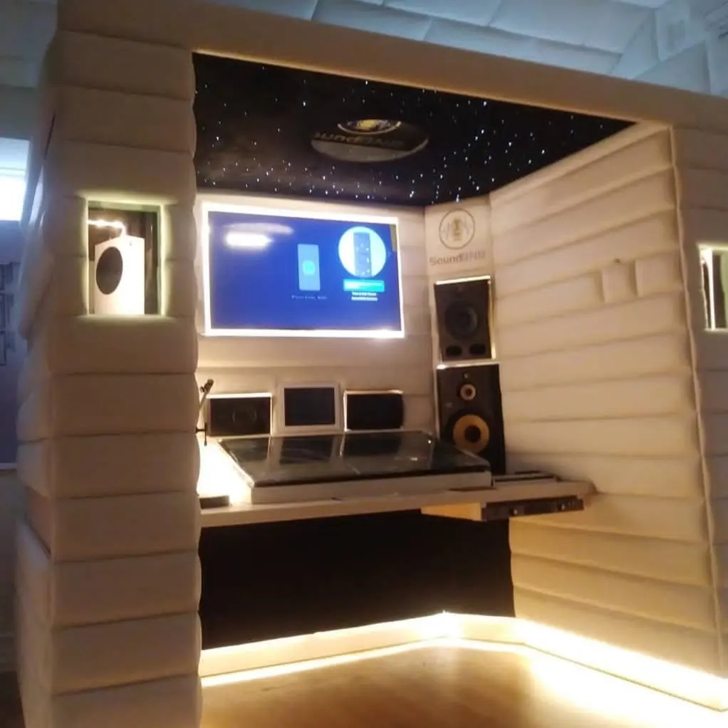 Studio Acoustic Seat
